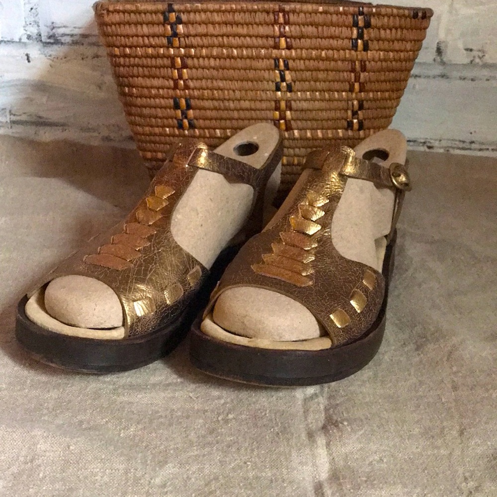 Cordero Calleen Golden Bronze Leather Sandals